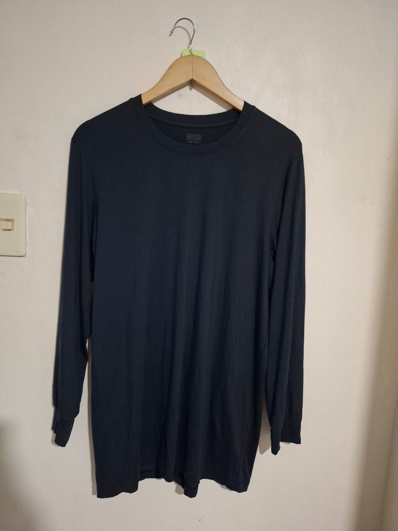 Uniqlo men's heattech XL (Category: Tshirts & Polo Shirts ) located in Subic. Submitted by petitecorner22 (Listing ID 1469507378, Image 1). Description: navy no more haggling please.