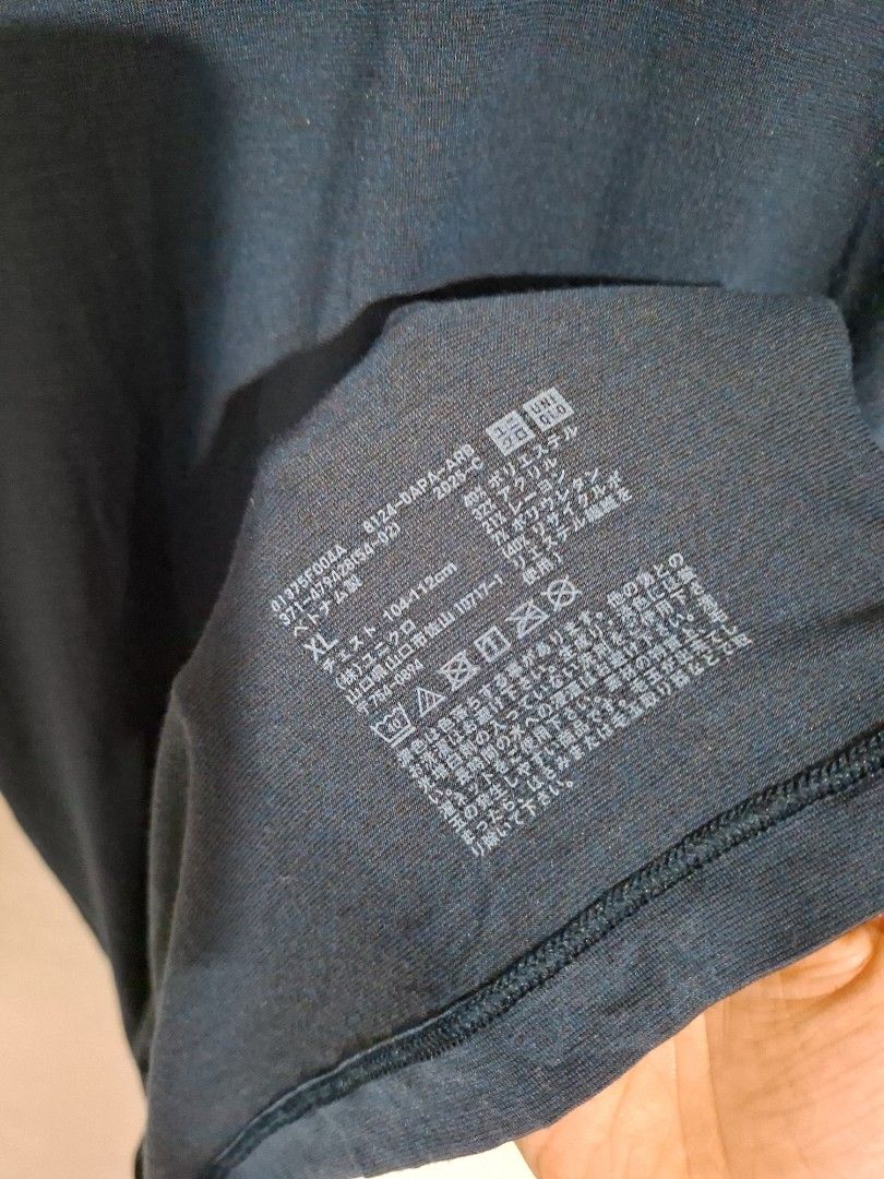 Uniqlo men's heattech XL (Category: Tshirts & Polo Shirts ) located in Subic. Submitted by petitecorner22 (Listing ID 1469507378, Image 3). Description: navy no more haggling please.