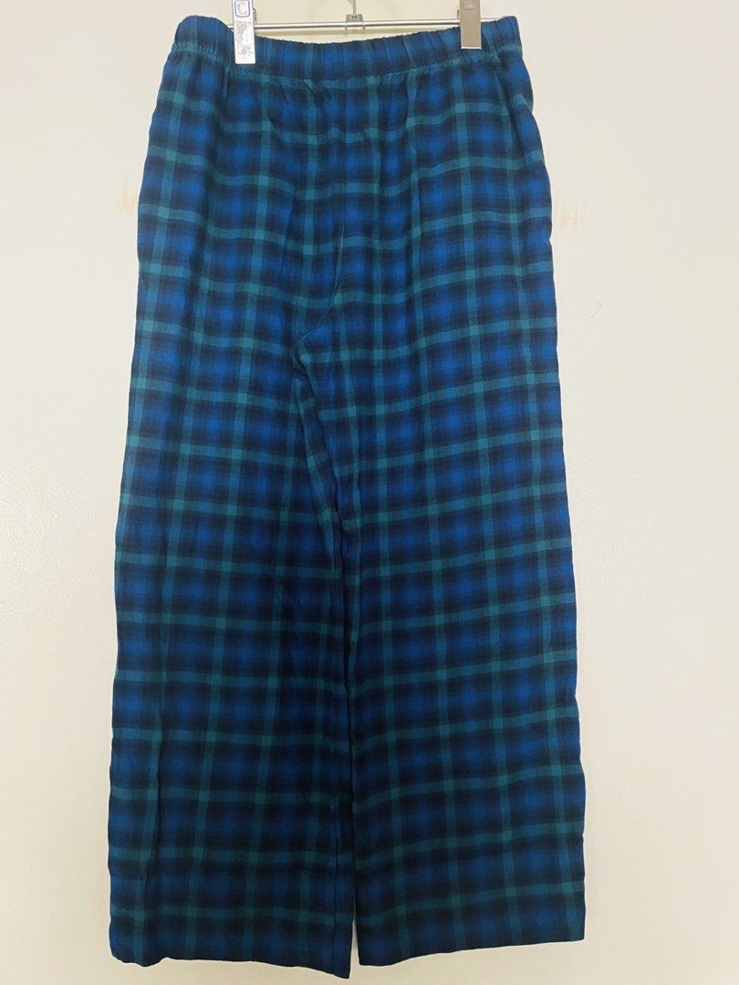 Uniqlo Plaid Loungewear (Category: Undergarments & Loungewear) located in Manila. Submitted by lazythrifter.ph (Listing ID 1469407948, Image 2). Description: Lightly used With pockets, cropped Size: M Waist: 13” Inseam: 23”.