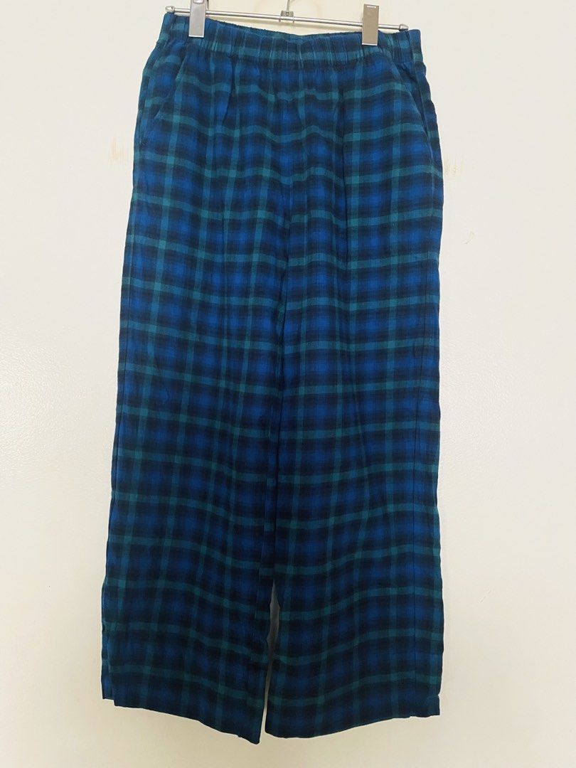 Uniqlo Plaid Loungewear (Category: Undergarments & Loungewear) located in Manila. Submitted by lazythrifter.ph (Listing ID 1469407948, Image 1). Description: Lightly used With pockets, cropped Size: M Waist: 13” Inseam: 23”.