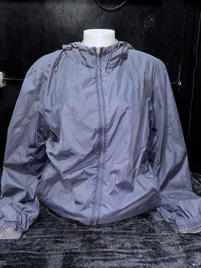 Uniqlo Reversible Jacket (Category: Coats, Jackets and Outerwear) located in Pasig City. Submitted by swapwithme (Listing ID 1469471615, Image 1). Description: Reversible jacket (darkblue/gray) Original Uniqlo YKK zipper Medium No issue.