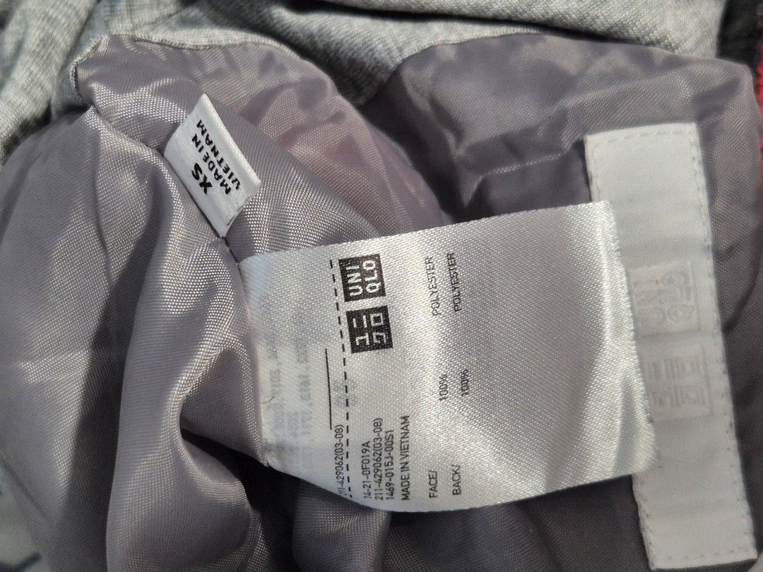 UNIQLO REVERSIBLE PARKA (XS) (Category: Coats, Jackets and Outerwear) located in Baguio. Submitted by uniq_lyn (Listing ID 1469417344, Image 2). Description: width (armpit to armpit) 46cm length 56cm.