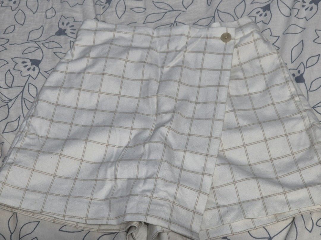 UNIQLO SKORT (SMALL) (Category: Other Bottoms) located in Baguio. Submitted by uniq_lyn (Listing ID 1469421032, Image 1). Description: .