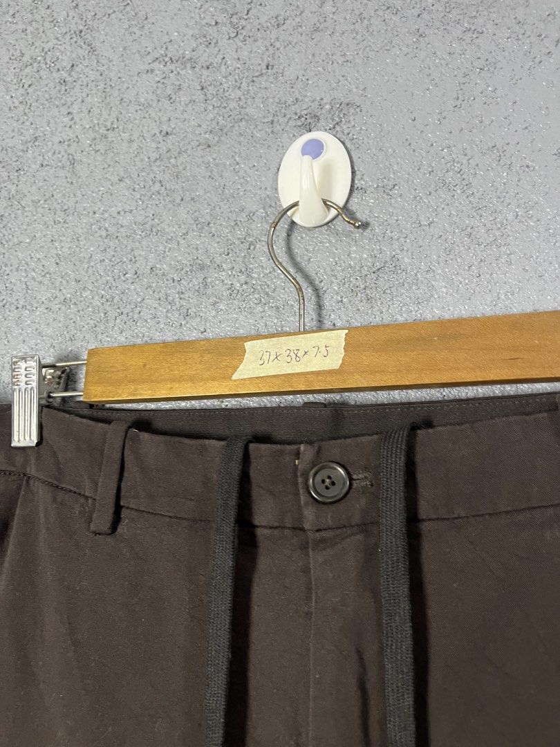 Uniqlo Smart Ankle EzyBrown Drawstring Trousers XL (Category: Trousers) located in Famy. Submitted by basicthrifted (Listing ID 1469405126, Image 3). Description: - Brand: Uniqlo - Color: Brown - Size: XL (fits waist 92-100cm) - Material: 93% cotton, 7% polyurethane (comfortable with good stretch) - Fit: Straight leg - Features: Built-in drawstring waist, front button closure - Condition: Clean overall, minimal signs of wear.