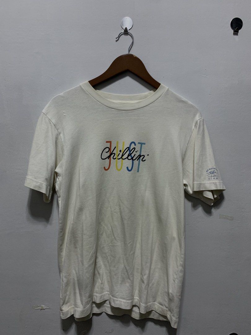 UNIQLO T-shirt (Category: Tshirts & Polo Shirts ) located in Caloocan City. Submitted by eightyythrift (Listing ID 1469565651, Image 1). Description: .