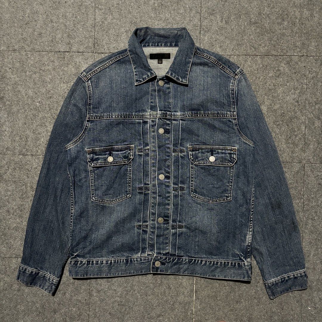 Uniqlo Type 2 Denim Jacket (Category: Coats, Jackets and Outerwear) located in Cavite. Submitted by gemsouttanowhere (Listing ID 1469485614, Image 1). Description: 23x26 Like new! No issue .
