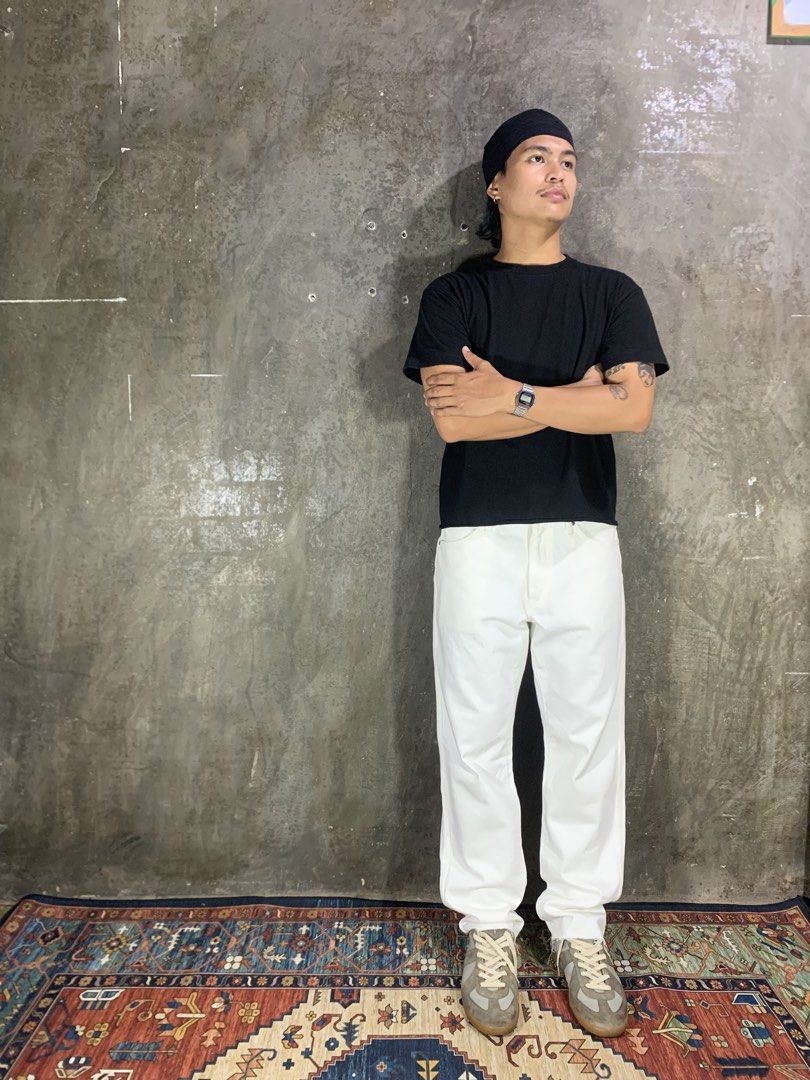 Uniqlo U Pants (Off-white) (Category: Jeans) located in Aurora. Submitted by cpr_garments13 (Listing ID 1469529112, Image 1). Description: Models height 5’6 •Waist:34-35 •Thigh:12.5 •Length:38 •Leg opening:7.5 Good Condition -Altered Length -Need Wash .