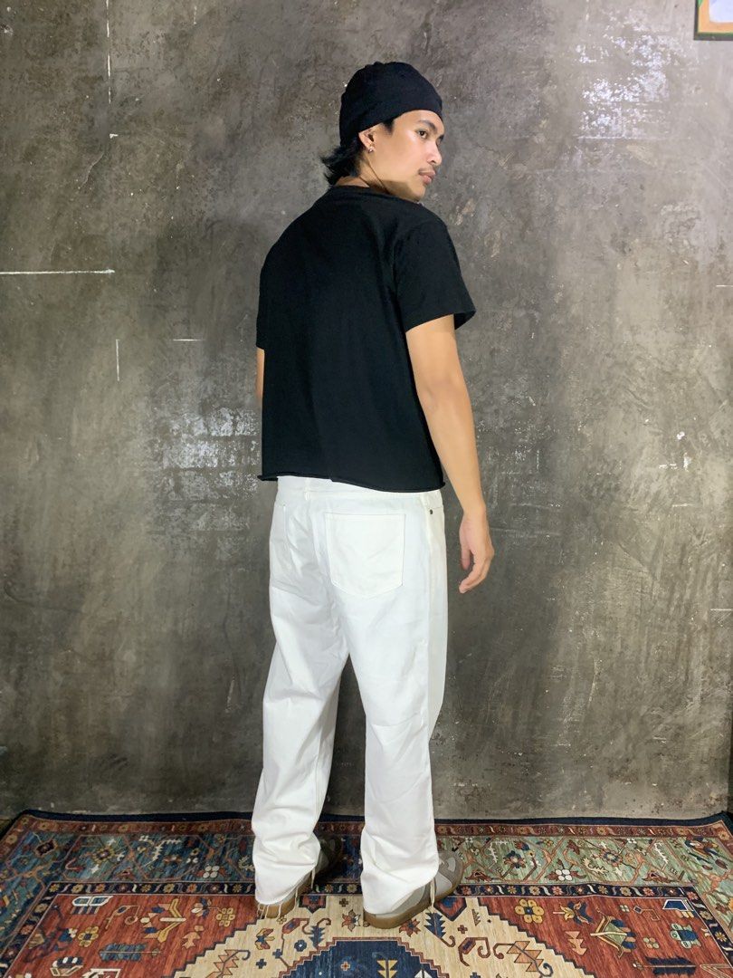 Uniqlo U Pants (Off-white) (Category: Jeans) located in Aurora. Submitted by cpr_garments13 (Listing ID 1469529112, Image 2). Description: Models height 5’6 •Waist:34-35 •Thigh:12.5 •Length:38 •Leg opening:7.5 Good Condition -Altered Length -Need Wash .