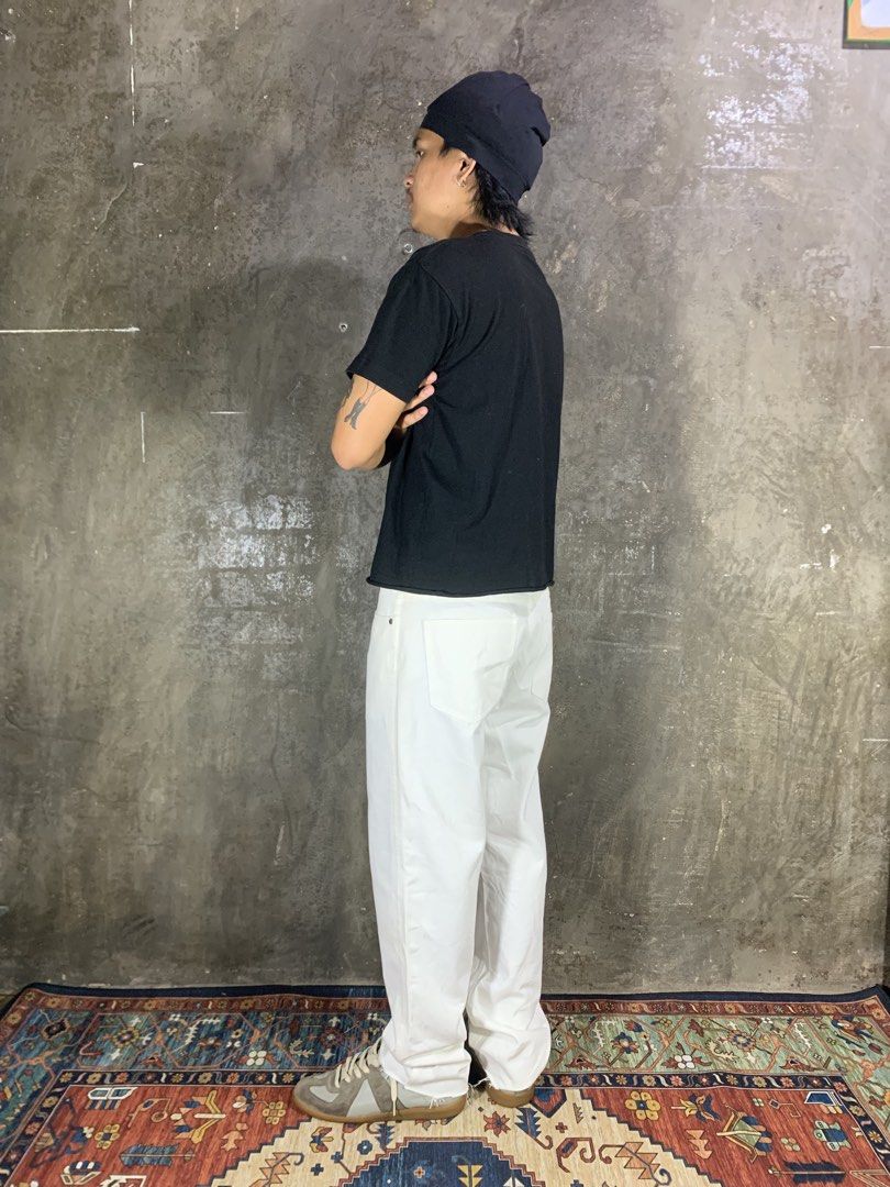 Uniqlo U Pants (Off-white) (Category: Jeans) located in Aurora. Submitted by cpr_garments13 (Listing ID 1469529112, Image 3). Description: Models height 5’6 •Waist:34-35 •Thigh:12.5 •Length:38 •Leg opening:7.5 Good Condition -Altered Length -Need Wash .