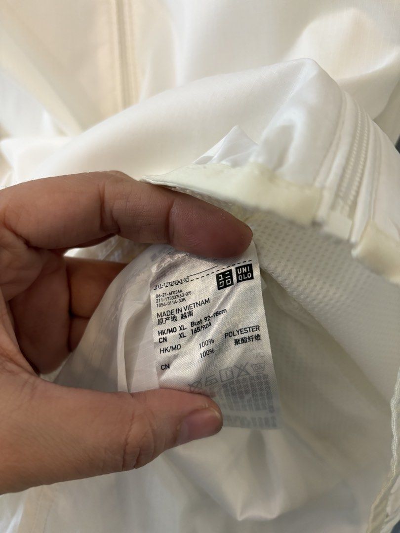 UNIQLO WHITE POCKETABLE UV PROTECTION ACTIVE JACKET (xl) (Category: Coats, Jackets and Outerwear) located in Lipa City. Submitted by upcycle_alley (Listing ID 1469466485, Image 3). Description: .