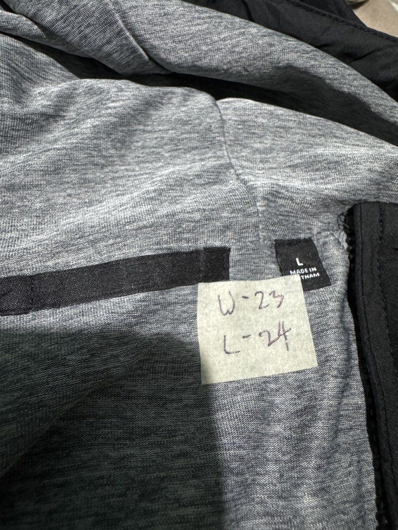 Uniqlo Windbreaker (Category: Coats, Jackets and Outerwear) located in Lipa City. Submitted by scrap.threads (Listing ID 1469464230, Image 2). Description: Item: Uniqlo Windbreaker Price: 550 Dimes: Width - 23 Length - 24 Issue: none Lipa City Ship via J&T (Shouldered by buyer) Payment via Gcash ***Notice*** Color may vary due to lighting. Payment first. Item/s are thrifted or used condition unless stated otherwise. Please manage your expectation