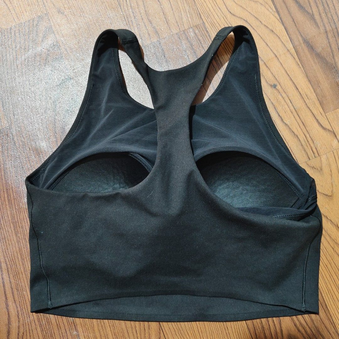 Uniqlo Womens Wireless Bra Active Racerback (Category: Activewear) located in Taguig. Submitted by Sportywear (Listing ID 1469518558, Image 2). Description: Medium on tag intact pads no flaws.
