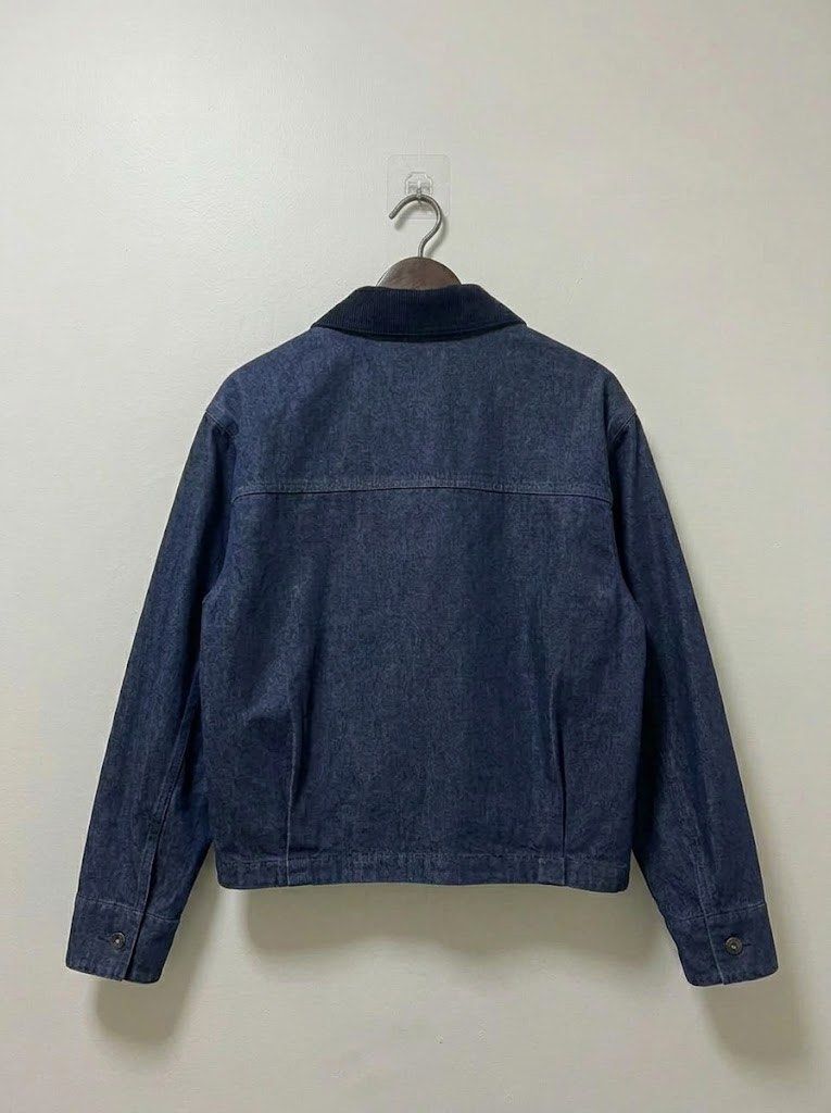Uniqlo Zip Up Short Jacket Denim Navy (Brand New) (Category: Coats, Jackets and Outerwear) located in Quezon City. Submitted by pamela.juan (Listing ID 1469564846, Image 2). Description: - Brand: Uniqlo Style: Zip Up Short Jacket Denim - Details: Contrast corduroy collar, full zip closure, and dual front patch pockets with rivet details Color: Navy - Fit: Boxy fit, ideal for layering - Condition: Clean, hasn’t been worn. rfs: too big for me. Note