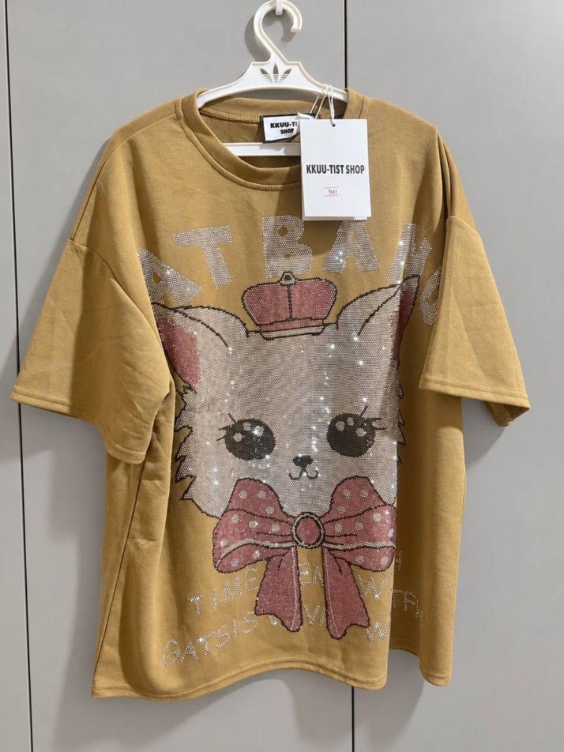 Unique Bangkok Graphic Tee Oversized (Category: Shirts) located in Cebu City. Submitted by micaverzosa30 (Listing ID 1469511690, Image 2). Description: - Brand: Bangkok Thailand - Color: Cream - Style: Crew neck, short sleeve, relaxed fit - Material: Comfortable 100% cotton - Condition: Great for casual, everyday wear.