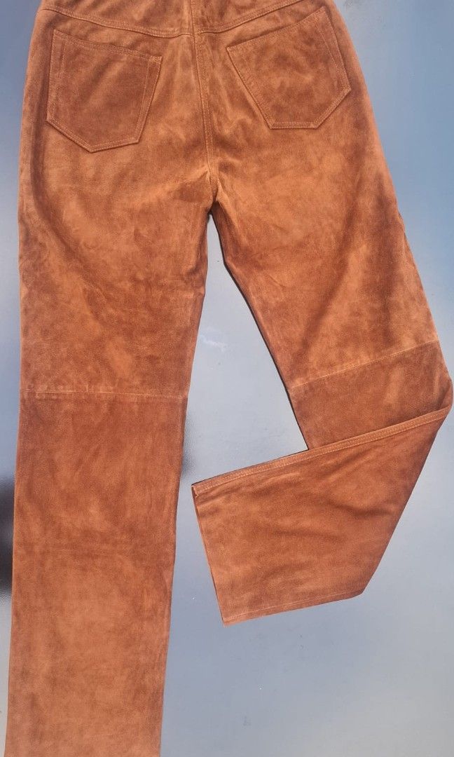 Unisex Prada Suede limited edition size 30 (Category: Trousers) located in Cavite. Submitted by jamesch. (Listing ID 1469521831, Image 3). Description: unisex perfect sa Med na womens 5'8 limited edition prada bigay ng Boss ko na Swiss srp daw nasa 5k chf X 75 bili nya around 250 300k sa may alam lang 1of1 ka lang meron to.