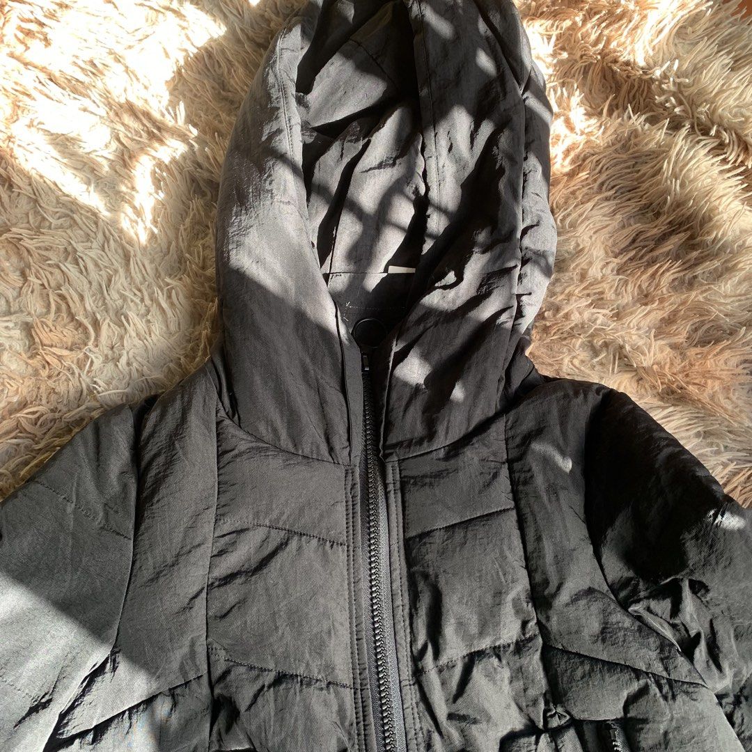 UNISEX WINTER JACKET (Category: Coats, Jackets and Outerwear) located in Quezon City. Submitted by rktrendyph (Listing ID 1469511882, Image 2). Description: AVAILABLE ON HAND, GOOD AS NEW. Length: 25 Waist: 40-41 in Shoulder: 41 in If you have any questions or need additional details, feel free to send us a direct message. We are happy to assist you. NOTE: Color might be different due to lighting..