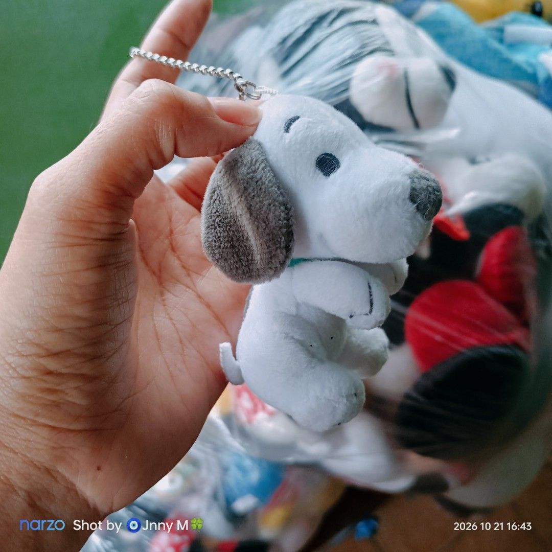 Universal Studios Japan Snoopy Plush Keychain (Category: Plushies & Soft Toys) located in Taguig. Submitted by mhayestufftoys (Listing ID 1469469857, Image 3). Description: - Authentic Universal Studios Japan (USJ) Snoopy plush keychain - Super soft white fur with cute grey floppy ears and detailed stitching - Comes with an attached metal ball chain for easy hanging - Official branding tag intact - Clean, fluffy, and in brand new-like condition.