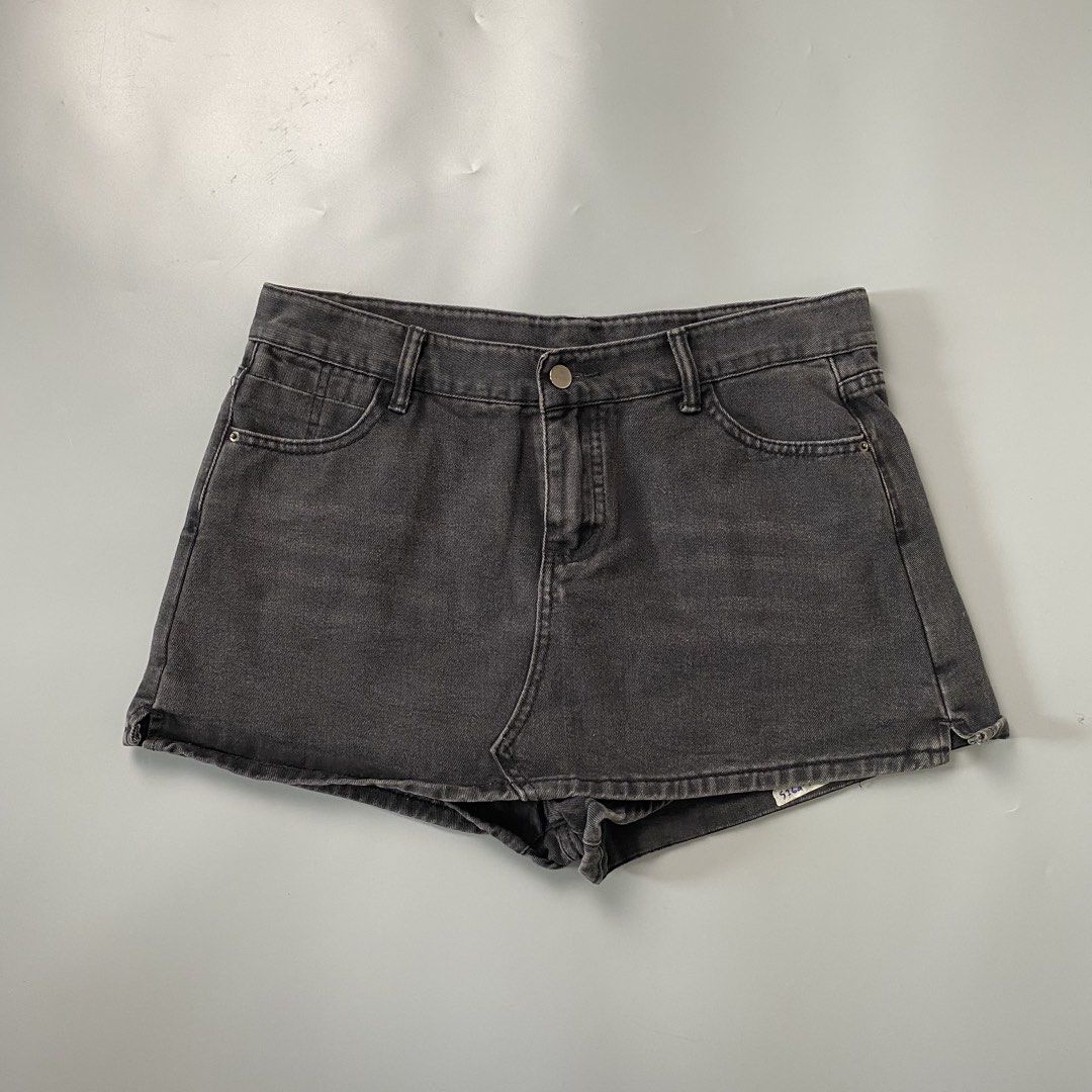 Untag 🌸 | Washed Black Denim Skort (Category: Skirts) located in Bulacan. Submitted by orc.ph (Listing ID 1469505411, Image 1). Description: Untag 🌸 | Washed Black Denim Skort Material Used: Viscose -Washed Black / Dark Grey -Front Skirt Overlay -Built-In Shorts -Side Hem Slit -5-Pocket Layout ‎-Size: XL ‎-Waistline: 36” ‎-Length: 13.5” ‎-Model: ‘’5’0, Waistline 28- Small to Medium Frame ‎ ‎Pristined Condition. No Visible Flaws. ‎ No Issue At A