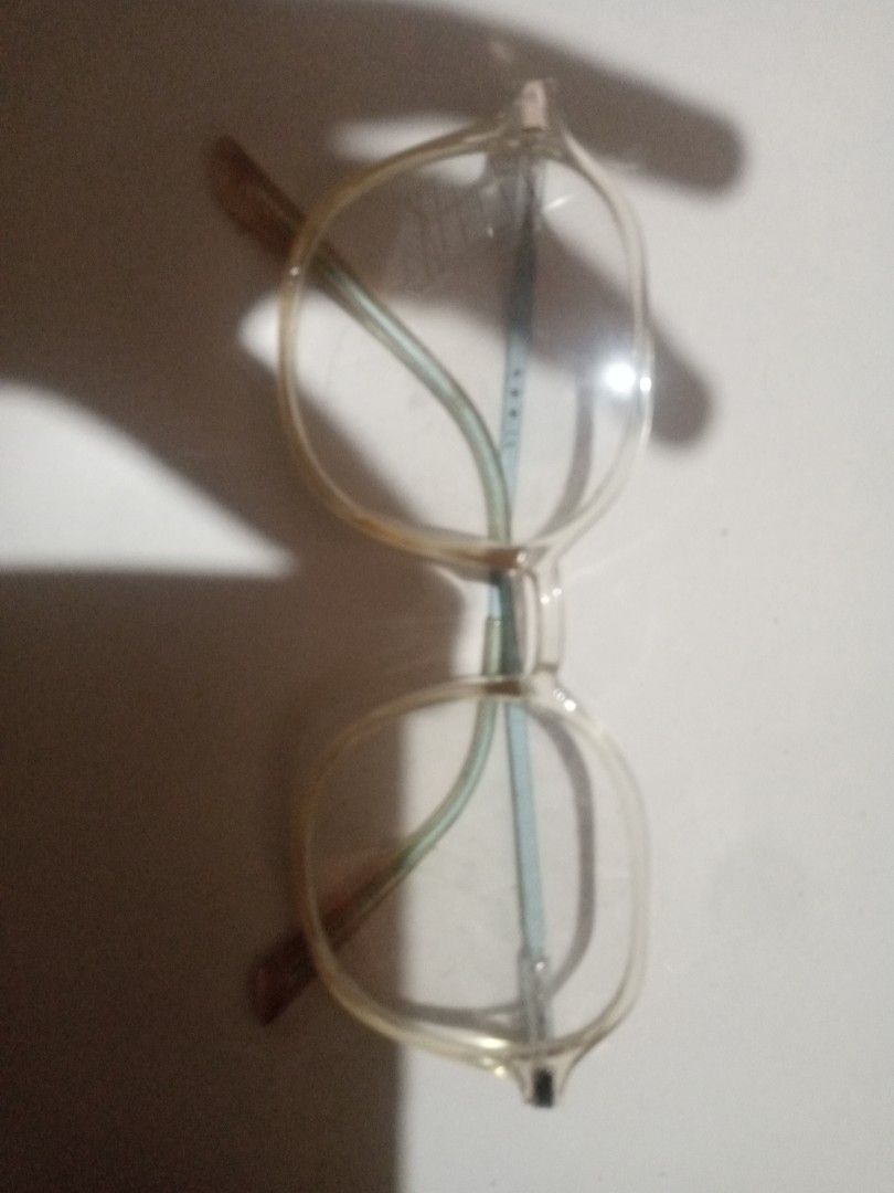 (unused) Clear Frame Glasses Eyewear (Category: Sunglasses & Eyewear) located in Glan. Submitted by rhysvelasco (Listing ID 1469437209, Image 1). Description: - Frame: Clear transparent with slender temples - Lenses: Clear lenses installed (ready to wear) - Weight: Lightweight style for all-day comfort - Style: Minimalist look that matches any outfit - Condition: Brand new / Excellent.