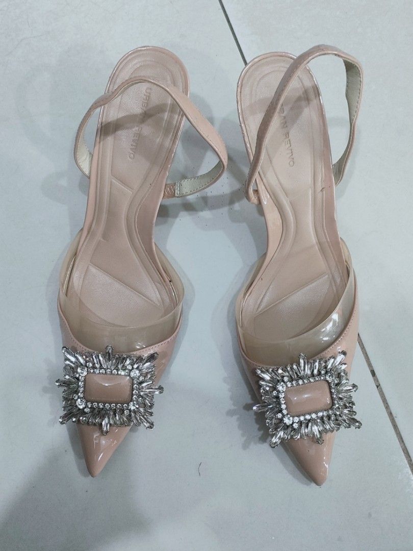 Urban revivo (Category: Sandals) located in Sindangan. Submitted by branden_line (Listing ID 1469480190, Image 1). Description: urban revivo buckle slingback heels color:apricot see picture for sign of usage very lite scratches in very good condition.