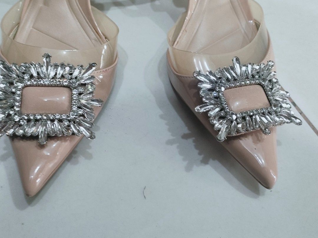 Urban revivo (Category: Sandals) located in Sindangan. Submitted by branden_line (Listing ID 1469480190, Image 3). Description: urban revivo buckle slingback heels color:apricot see picture for sign of usage very lite scratches in very good condition.