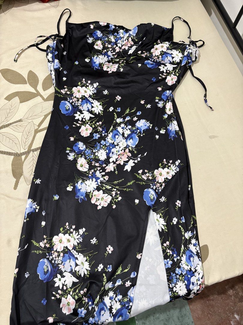 Urbanic Low Back Detail Dress (Category: Dresses) located in Valencia. Submitted by mommy_pril (Listing ID 1469417689, Image 2). Description: Such a pretty dress, but sadly, my rectangle body shape needs a little more hips to pull this off. 😅 Selling this beauty to someone who can rock it better🫶🏻 Brand New with tags Size: Small (can fit medium) 📍Valencia City, Bukidnon. 💌 PM for more details..