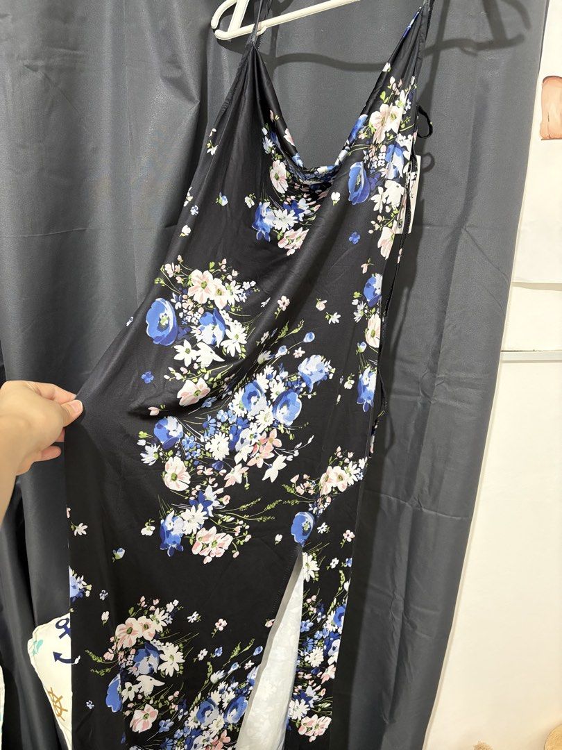 Urbanic Low Back Detail Dress (Category: Dresses) located in Valencia. Submitted by mommy_pril (Listing ID 1469417689, Image 3). Description: Such a pretty dress, but sadly, my rectangle body shape needs a little more hips to pull this off. 😅 Selling this beauty to someone who can rock it better🫶🏻 Brand New with tags Size: Small (can fit medium) 📍Valencia City, Bukidnon. 💌 PM for more details..
