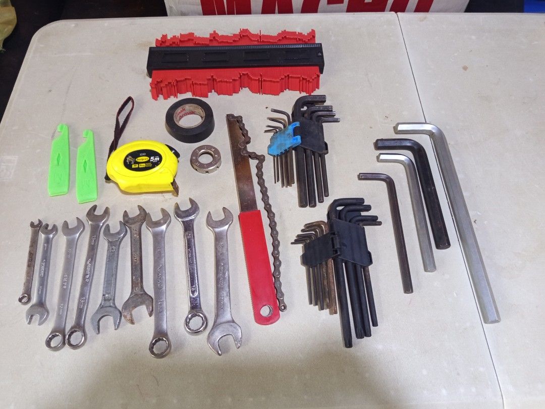 Used Tools with Metal Box 3 Layers (Category: Construction Tools & Equipment) located in Taytay. Submitted by reysalubon.mc (Listing ID 1469424522, Image 3). Description: Tools For Sale: Used P3,500 nalang lahat Taytay Rizal po location 👉 Included: ▪️ Large Metal Tool Box, size 17" 3 Layer ▪️ Ingco Screw drivers ▪️ Plies, Long Nose, Cutter ▪️ small bolt cutter, for spokes cutting ▪️ set of Allen wrench & star wrench ▪️ additional 4 pcs. big alle