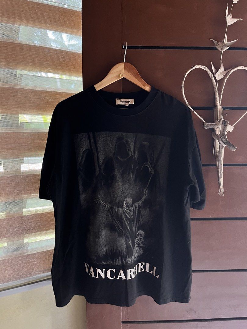 Vancarhell Black Graphic Tee Size L (Category: Tshirts & Polo Shirts ) located in Tagum. Submitted by thisisdavethriftzzz (Listing ID 1469538728, Image 1). Description: Details⬇️ Width: 23 Length: 28 Issue: No major flaws, may white2 lang not sure if design Color rate: 9/10 ₱350.