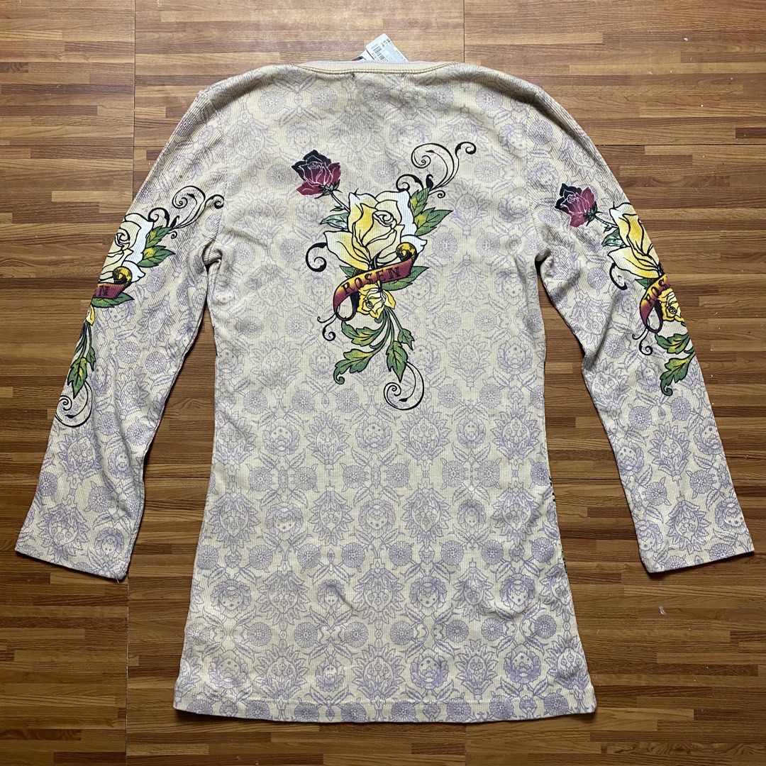 Vanilla sugar y2k longsleeve (Category: Longsleeves) located in Quezon City. Submitted by semantaryrave (Listing ID 1469551929, Image 2). Description: Vanilla sugar y2k longsleeve Size- Small Width- 14 Length- 23 Good condition No issue .