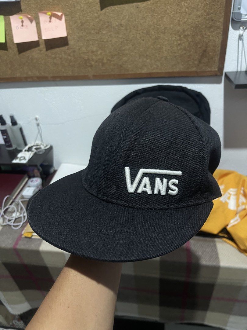 VANS CLOSED CAP (Category: Caps & Hats) located in Pasay City. Submitted by jam.tr1ft (Listing ID 1469543763, Image 2). Description: 7 1/2. 60cm 10/10 cr.