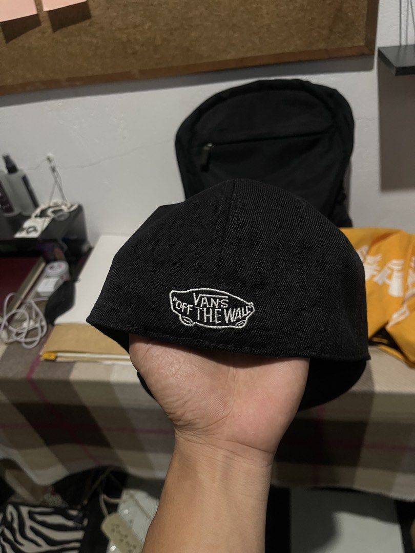 VANS CLOSED CAP (Category: Caps & Hats) located in Pasay City. Submitted by jam.tr1ft (Listing ID 1469543763, Image 3). Description: 7 1/2. 60cm 10/10 cr.