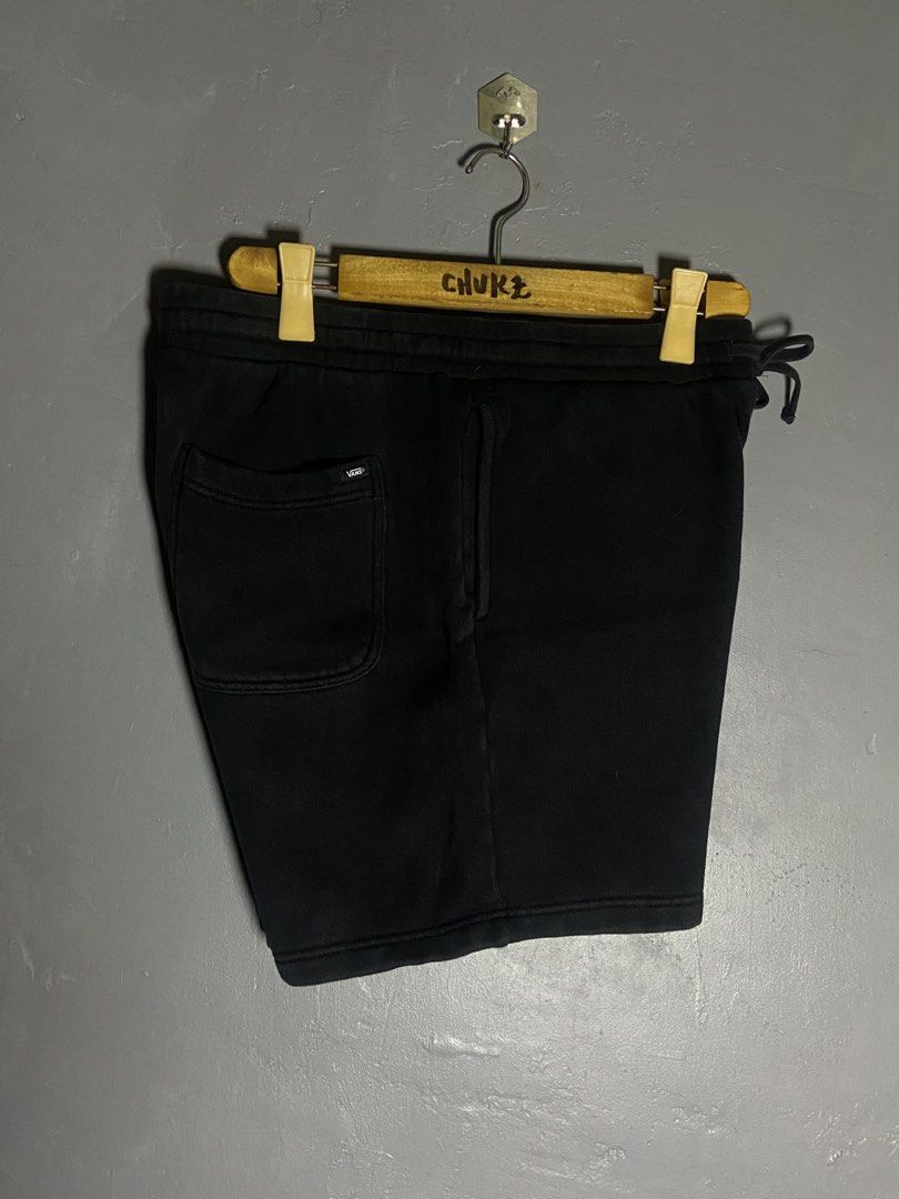 Vans Comfycush Sweat Short (Category: Activewear) located in Cabuyao City. Submitted by chukz_x (Listing ID 1469526338, Image 3). Description: Vans Comfycush Sweat Short Size : Medium Dimes : 32-34W 17L 11H Condition : Excellent Issue : none Price: 450 📍READY TO WEAR 📍Cabuyao Laguna .