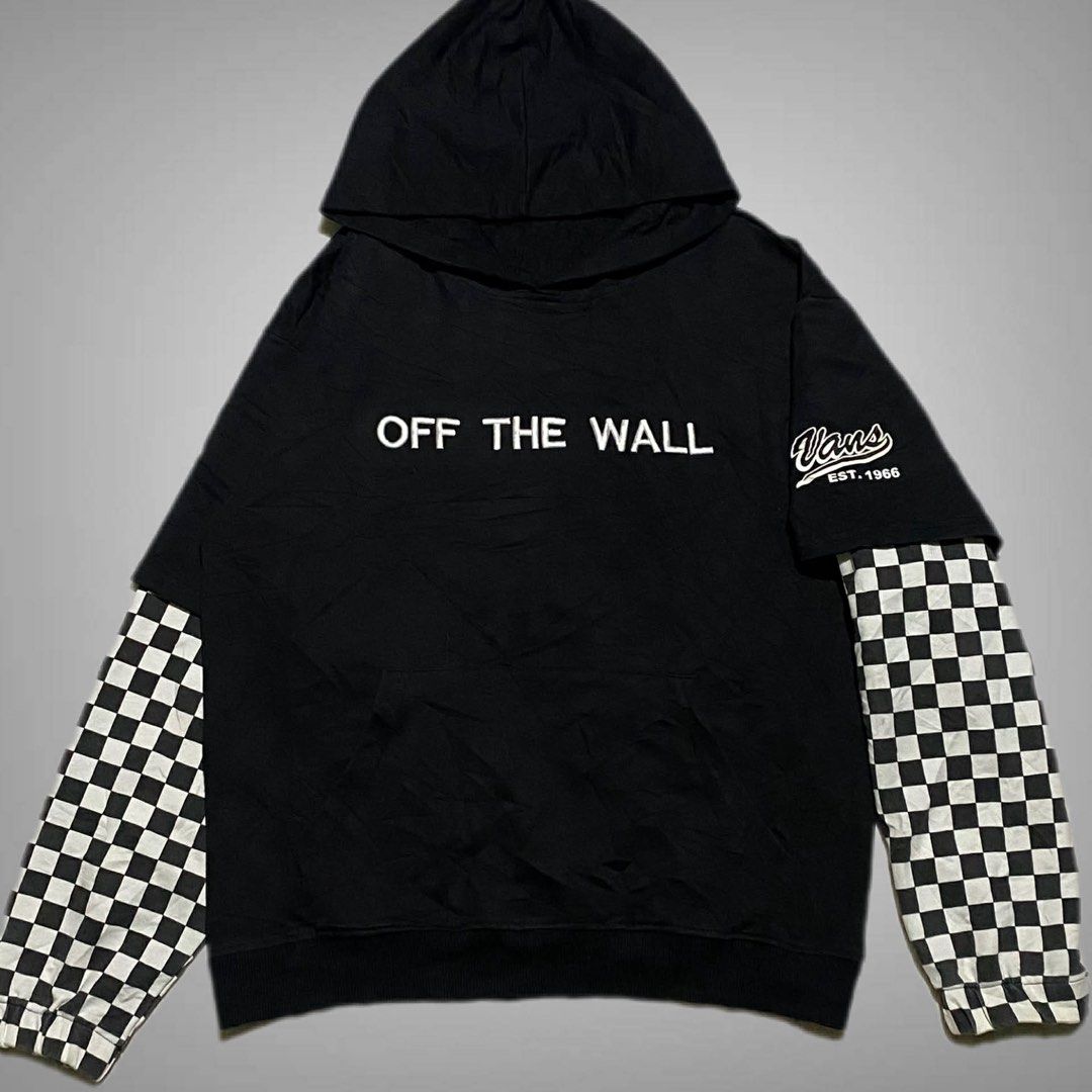 Vans Off The Wall (Category: Coats, Jackets and Outerwear) located in Mabalacat. Submitted by stellargarments (Listing ID 1469425952, Image 1). Description: Length : 26 Width : 21 Condition : 9.5/10 MABAGO PA TELA solid embroidered vans off the wall sa front with sleeve print mismong tela yung checkered 🔥 SUPER NICE & KINIS! VERY COMFY & SMOOTH ON SKIN Solid pang flex!!! NEED WASH NO MAJOR STAIN FRESH FROM BALE.