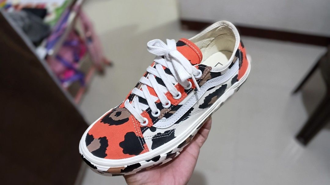 VAN'S OLD SKOOL "LEOPARD" (Category: Sneakers) located in Davao. Submitted by jahvyen (Listing ID 1469507446, Image 3). Description: FOR SALE: VAN'S OLD SKOOL "LEOPARD" US 7.5 W/EUR 38/CM 24 EXCELLENT CONDITION LOCATION: TORIL, DAVAO CITY..