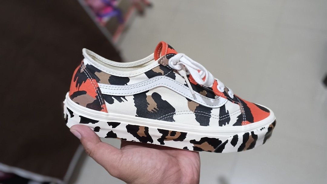 VAN'S OLD SKOOL "LEOPARD" (Category: Sneakers) located in Davao. Submitted by jahvyen (Listing ID 1469507446, Image 1). Description: FOR SALE: VAN'S OLD SKOOL "LEOPARD" US 7.5 W/EUR 38/CM 24 EXCELLENT CONDITION LOCATION: TORIL, DAVAO CITY..