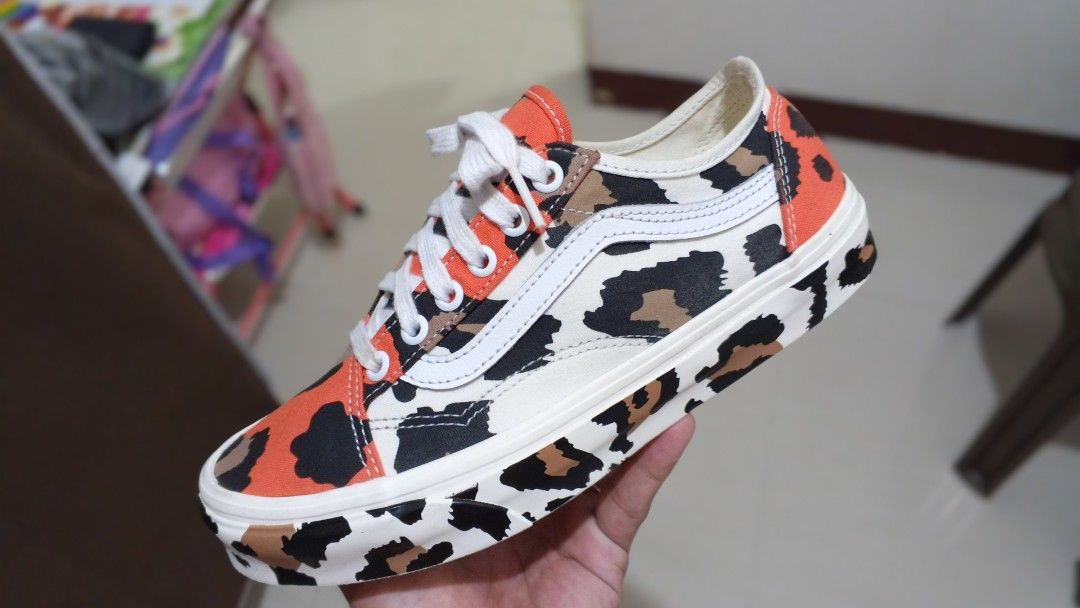 VAN'S OLD SKOOL "LEOPARD" (Category: Sneakers) located in Davao. Submitted by jahvyen (Listing ID 1469507446, Image 2). Description: FOR SALE: VAN'S OLD SKOOL "LEOPARD" US 7.5 W/EUR 38/CM 24 EXCELLENT CONDITION LOCATION: TORIL, DAVAO CITY..