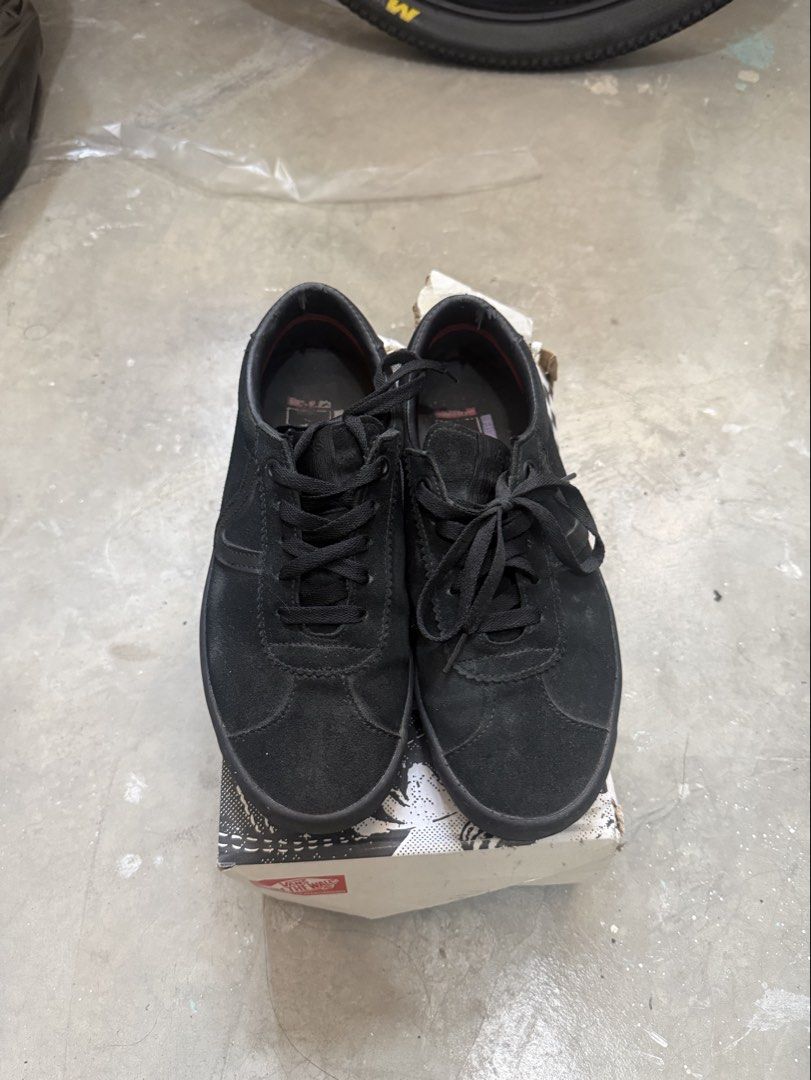 Vans Skate Sport (Category: Sneakers) located in Manila. Submitted by kieldoer (Listing ID 1469426296, Image 2). Description: Size 8.5m No sole sep Minor heeldrags Damaged box Minor leather peel 1200php 📍Lancaster Imus.