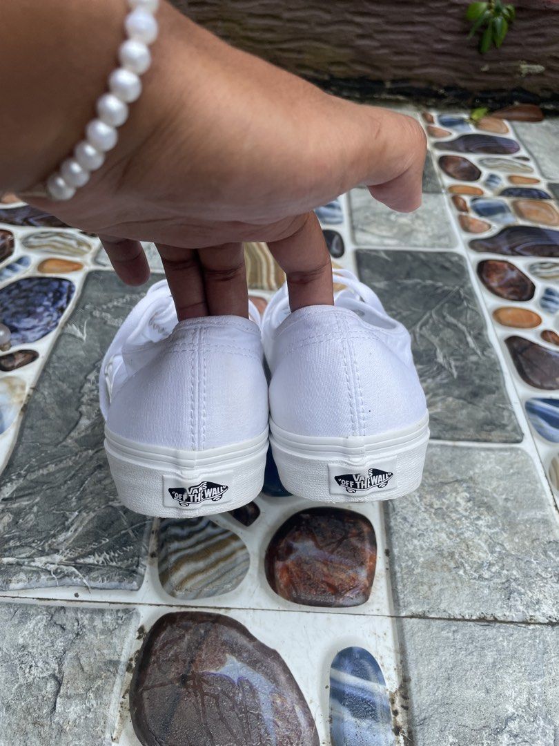 Vans True White (Category: Casual Shoes) located in Pagadian. Submitted by xarlesscute (Listing ID 1469437433, Image 2). Description: .
