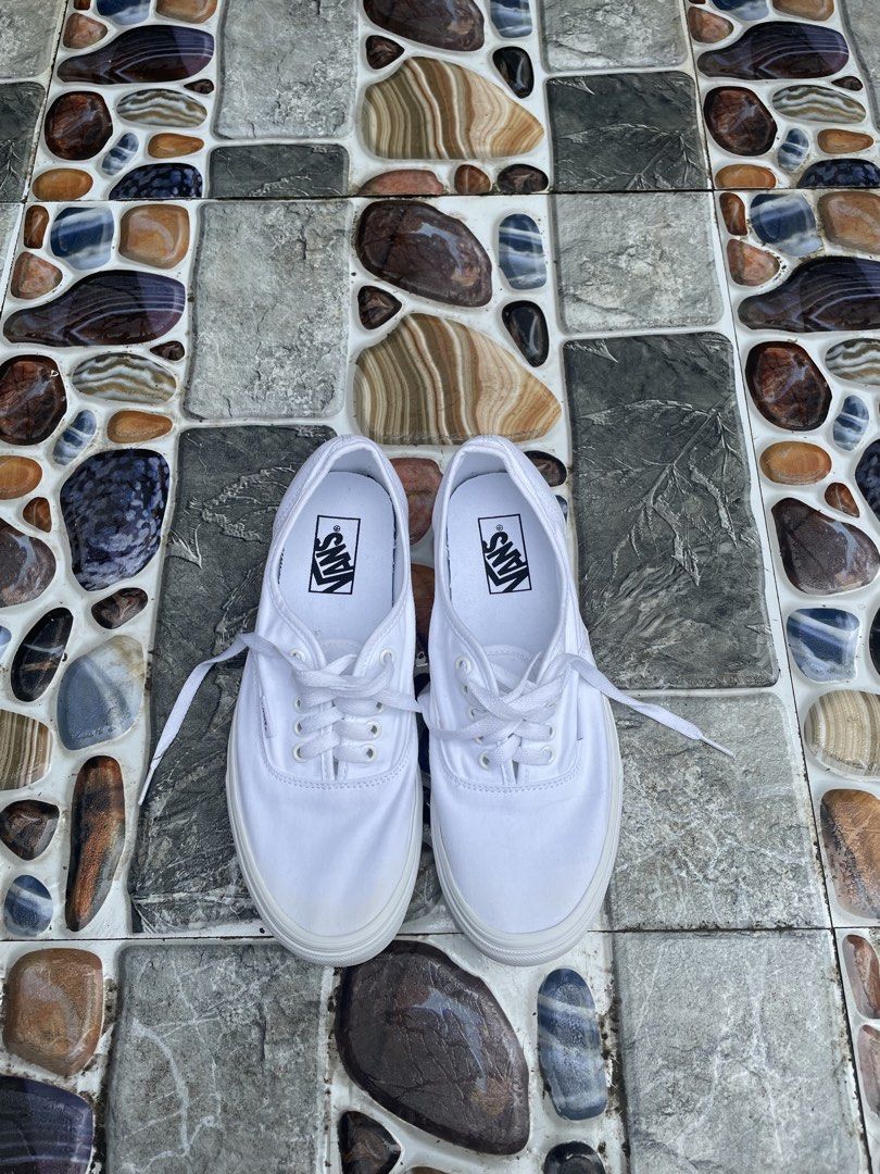 Vans True White (Category: Casual Shoes) located in Pagadian. Submitted by xarlesscute (Listing ID 1469437433, Image 1). Description: .