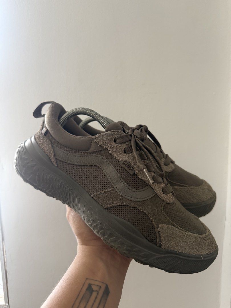 Vans Ultrarange Size 9 (Category: Sneakers) located in Manila. Submitted by mcrns628 (Listing ID 1469411726, Image 1). Description: Used but in very good condition No box Size 9 +sf Meet up 👍🏻.