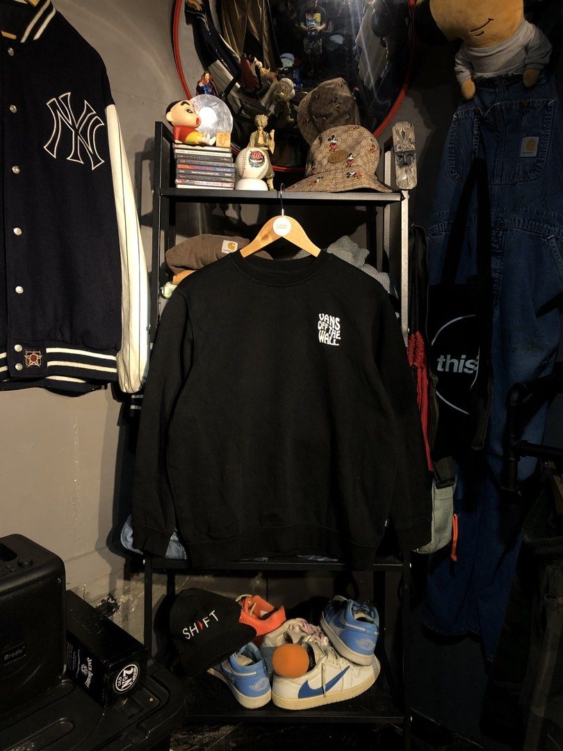 VANS WAVY SCRIPT CREWNECK (Category: Coats, Jackets and Outerwear) located in San Pablo. Submitted by genesisllo24149 (Listing ID 1469474108, Image 2). Description: VANS WAVY SCRIPT CREWNECK LENGTH -> 27 WIDTH -> 23 ISSUE -> NONE CONDITION -> EXCELLENT DM TO PURCHASE 📥 DISCLAIMER: - Please manage your expectations, posted items are preloved, used & thrifted -Actual color may vary due to lighting -Flaker will be posted.
