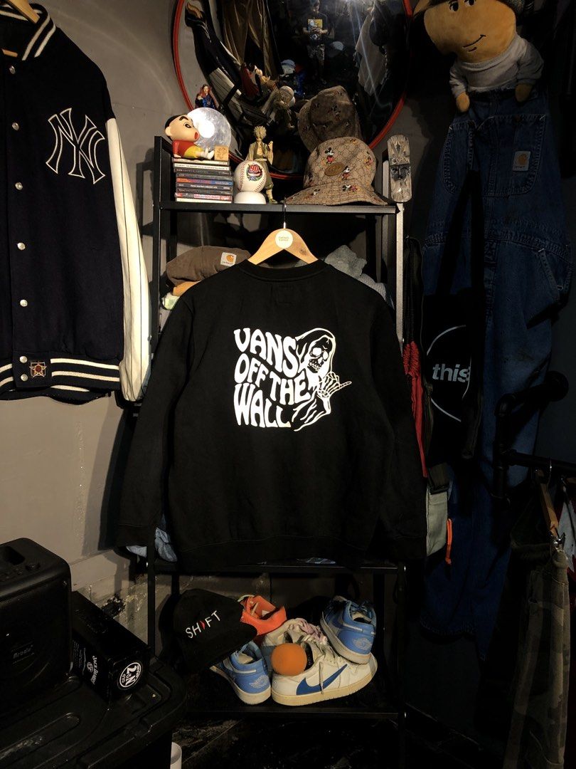 VANS WAVY SCRIPT CREWNECK (Category: Coats, Jackets and Outerwear) located in San Pablo. Submitted by genesisllo24149 (Listing ID 1469474108, Image 1). Description: VANS WAVY SCRIPT CREWNECK LENGTH -> 27 WIDTH -> 23 ISSUE -> NONE CONDITION -> EXCELLENT DM TO PURCHASE 📥 DISCLAIMER: - Please manage your expectations, posted items are preloved, used & thrifted -Actual color may vary due to lighting -Flaker will be posted.