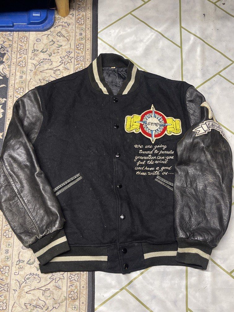 Varsity jacket (Category: Coats, Jackets and Outerwear) located in Baling. Submitted by oddrabbit.6a038d (Listing ID 1469468358, Image 1). Description: Lengan kulit,condition 8/10 pit 23 labuh 25.
