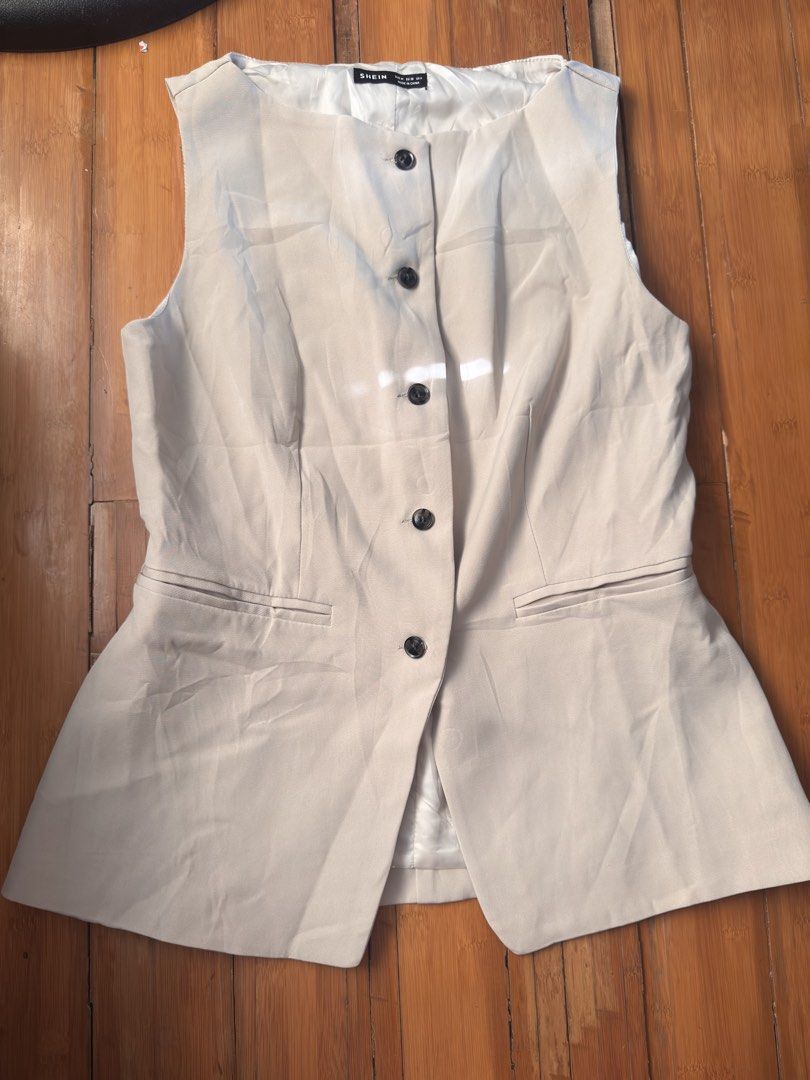 Vest top (Category: Others Tops) located in Pasig City. Submitted by ce_16 (Listing ID 1469502983, Image 1). Description: brandnew never used size medium.