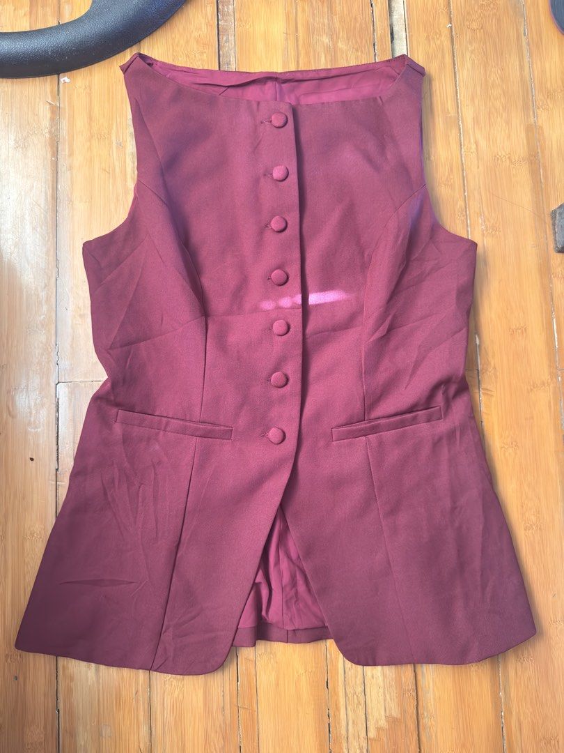 vest top (Category: Sleeveless) located in Pasig City. Submitted by ce_16 (Listing ID 1469503109, Image 1). Description: never used. brandnew size medium.