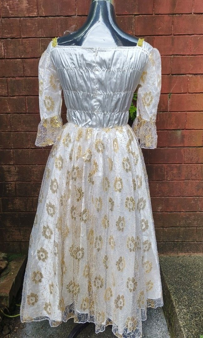 Victorian princess gown (Category: Evening dresses & gowns) located in Baguio. Submitted by ukay_district (Listing ID 1469495210, Image 3). Description: Victorian Princess gown like new for teens/XS adult.