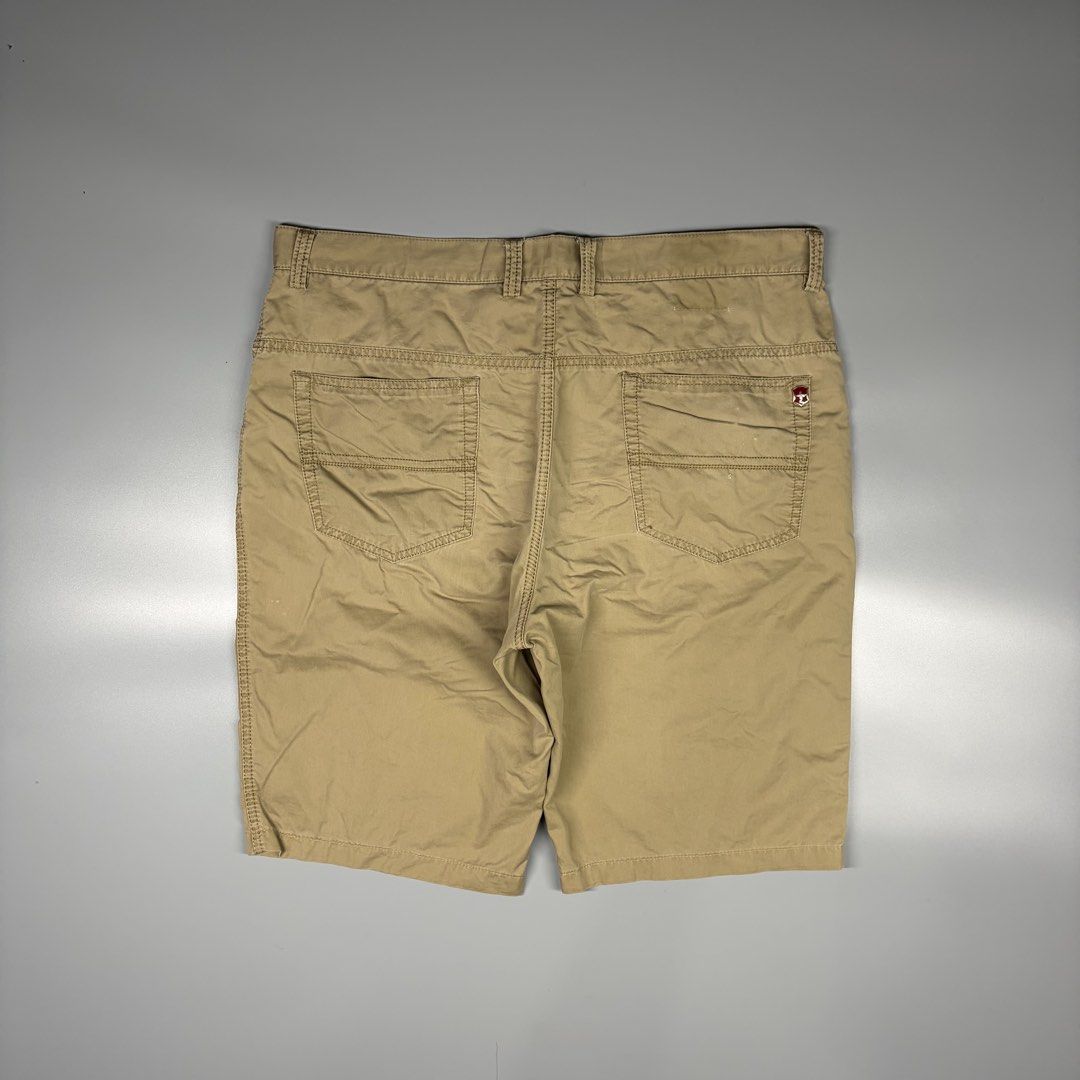 Victorinox (Category: Activewear) located in Cavite. Submitted by onebeancent (Listing ID 1469394737, Image 3). Description: 🔘CODE 00146 Size: 38 Waisltine Dimension: 21" Length Color: Khaki Color Rate: 9/10 Issue: Missing back patch & discoloration Condition: Verygood Price: 350php Additional Shipping Fee (J&T Small Pouch) 75php Luzon 100php visayas 120php mindanao.