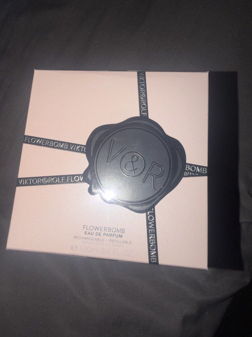 Viktor & Rolf Flowerbomb EDP 100 ML (Category: Fragrance & Deodorants) located in Taguig. Submitted by gshopmycloset (Listing ID 1469480391, Image 1). Description: 1000% authentic or your money back. Bought in Singapore RFS: decluttering sweet, warm, and opulent floral-oriental perfume. It opens with a fresh burst of green tea, bergamot, and osmanthus, blossoms into a lush bouquet of jasmine, rose, freesia, and orchid in the heart, and dries down