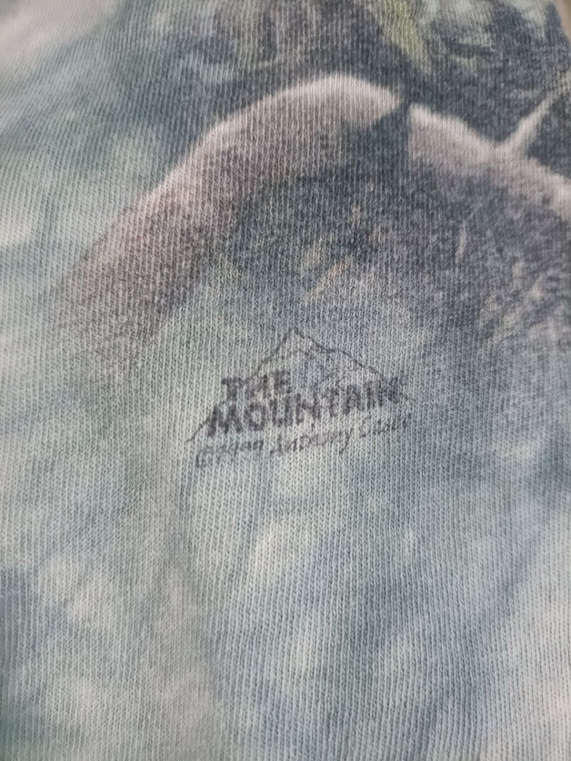 Vintage 1999 The Mountain Giraffe Tee (Category: Tshirts & Polo Shirts ) located in Cabuyao City. Submitted by junkthreads.finds (Listing ID 1469509583, Image 3). Description: Tag: Missing Dimes: 23x30 Issue(s): Minimal graphic fading Color may vary due to lightning..
